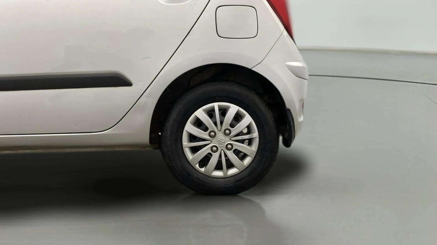 2013 Hyundai i10 MAGNA 1.1, Petrol, Manual, 30,307 km, Left Rear Wheel