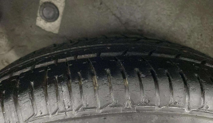 2013 Hyundai i10 MAGNA 1.1, Petrol, Manual, 30,307 km, Right Rear Tyre Tread