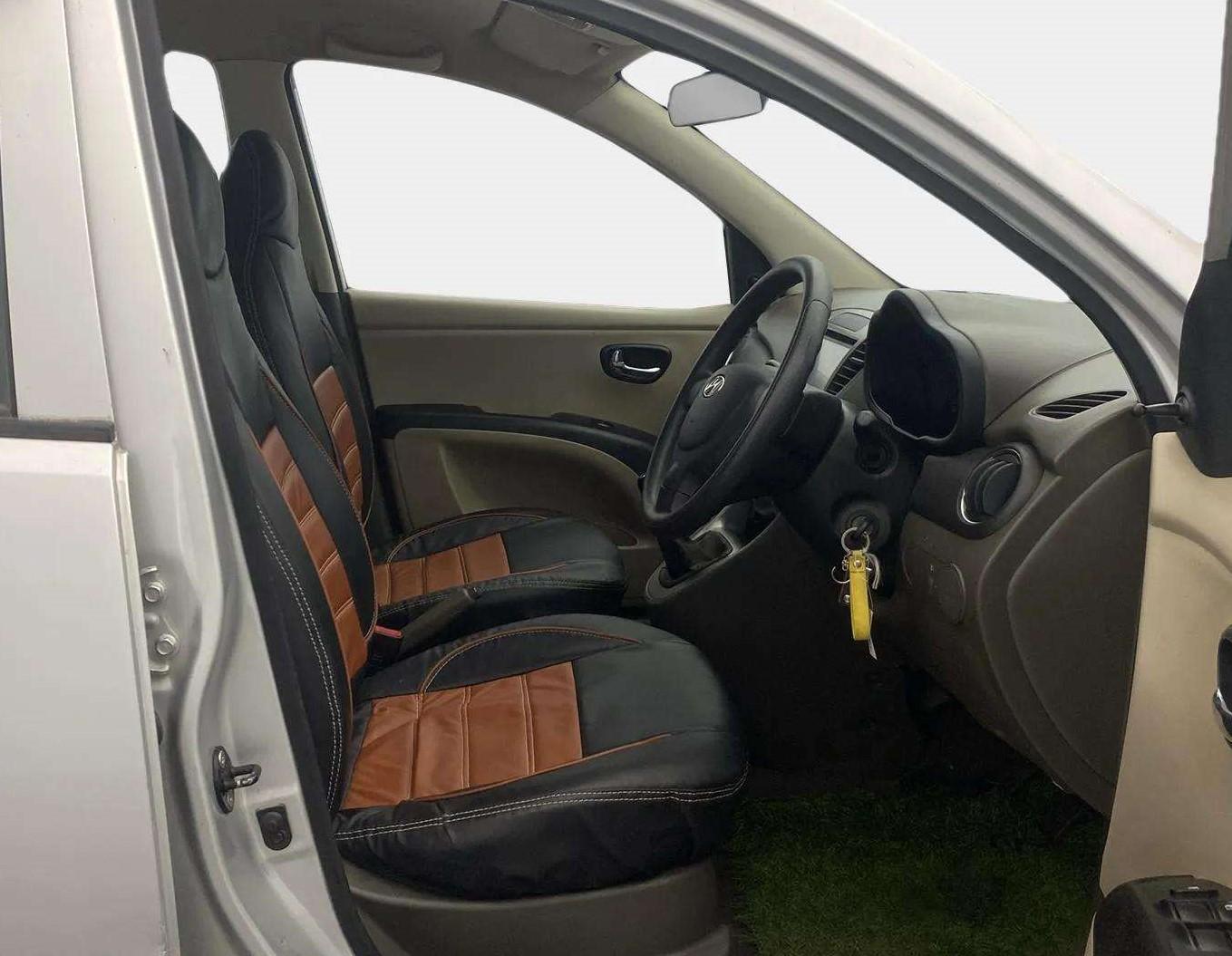 2013 Hyundai i10 MAGNA 1.1, Petrol, Manual, 30,307 km, Right Side Front Door Cabin