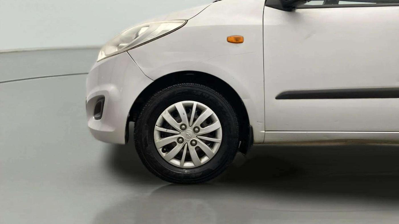 2013 Hyundai i10 MAGNA 1.1, Petrol, Manual, 30,307 km, Left Front Wheel