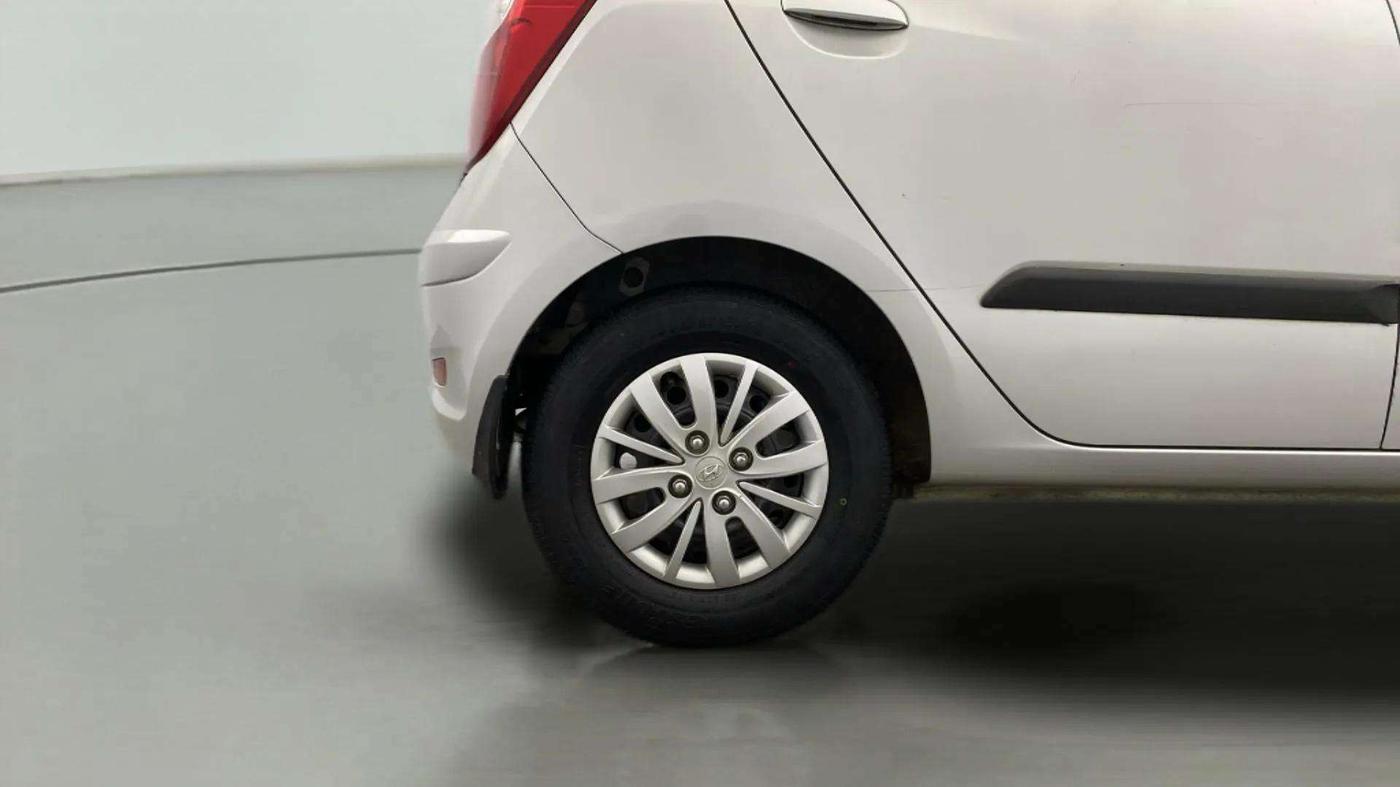2013 Hyundai i10 MAGNA 1.1, Petrol, Manual, 30,307 km, Right Rear Wheel