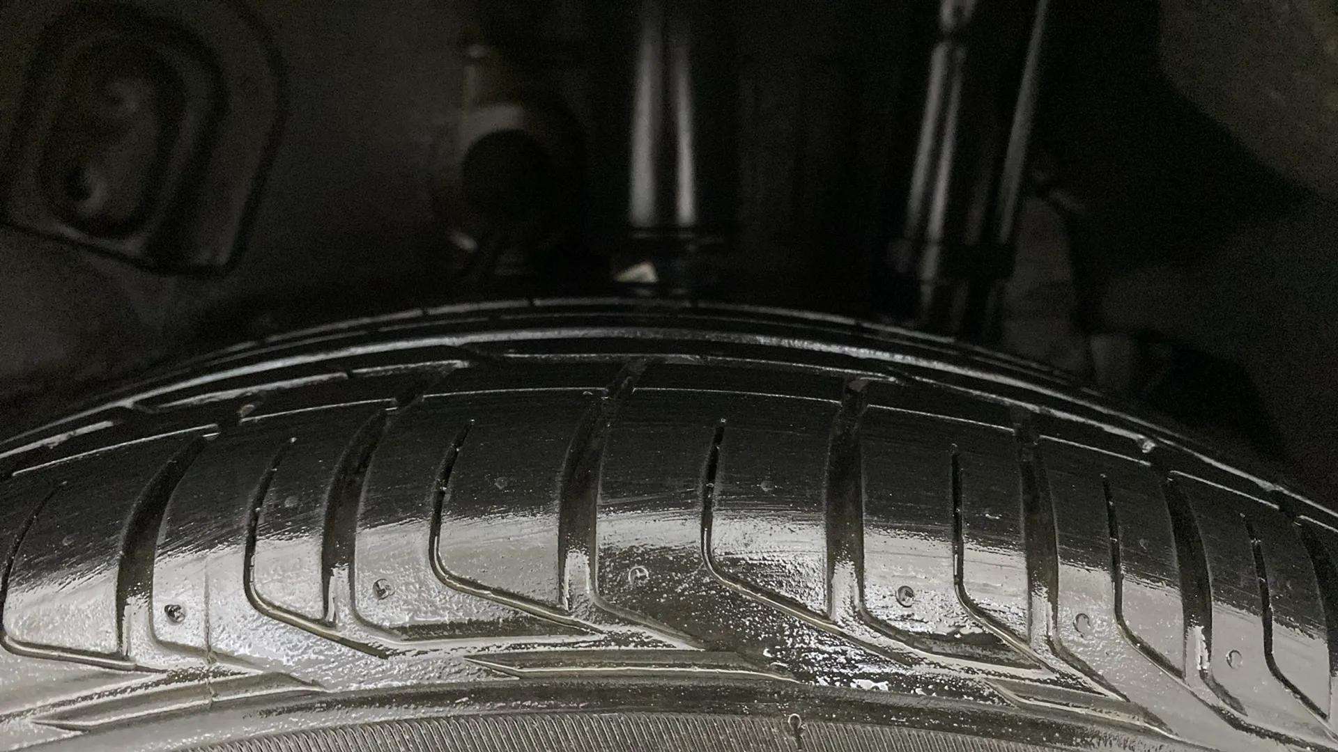 LHS-Rear-Tyre-Tread-21