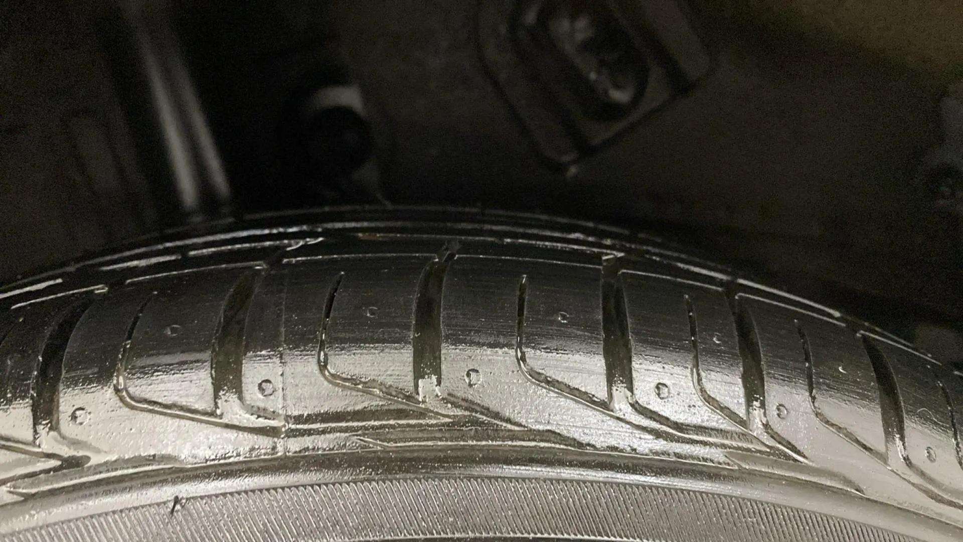RHS-Rear-Tyre-Tread-19