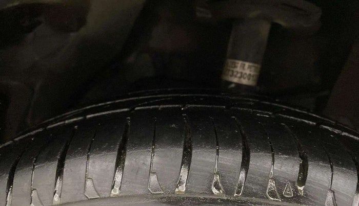 2016 Tata Zest XMS PETROL, Petrol, Manual, 80,972 km, Right Front Tyre Tread