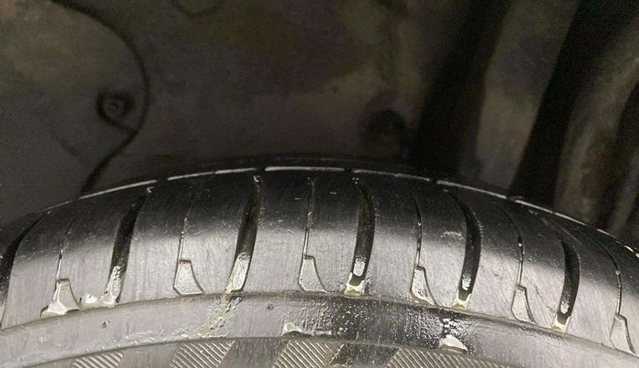 2016 Tata Zest XMS PETROL, Petrol, Manual, 80,972 km, Left Rear Tyre Tread