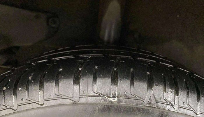 2016 Tata Zest XMS PETROL, Petrol, Manual, 80,972 km, Right Rear Tyre Tread