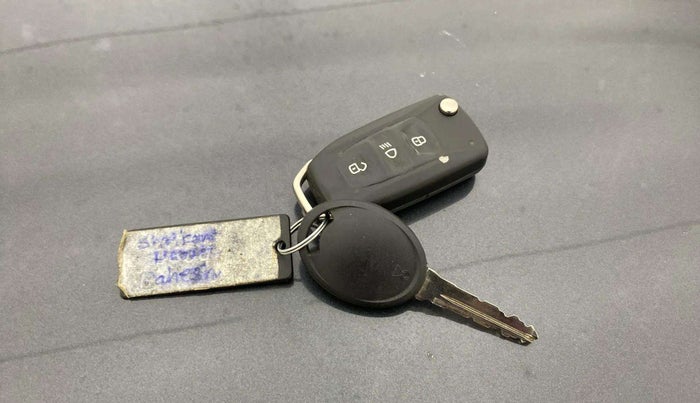 2016 Tata Zest XMS PETROL, Petrol, Manual, 80,972 km, Key Close Up