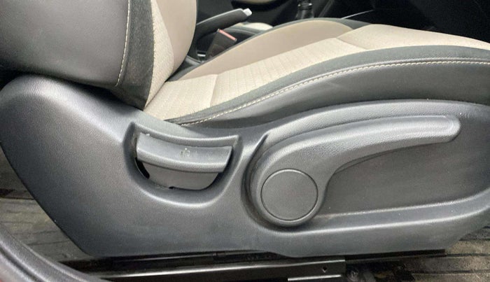 2017 Hyundai Elite i20 SPORTZ 1.2, Petrol, Manual, 81,075 km, Driver Side Adjustment Panel