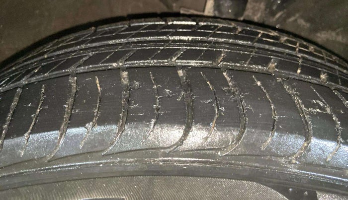 2017 Hyundai Creta E PLUS 1.6 PETROL, Petrol, Manual, 67,119 km, Right Front Tyre Tread