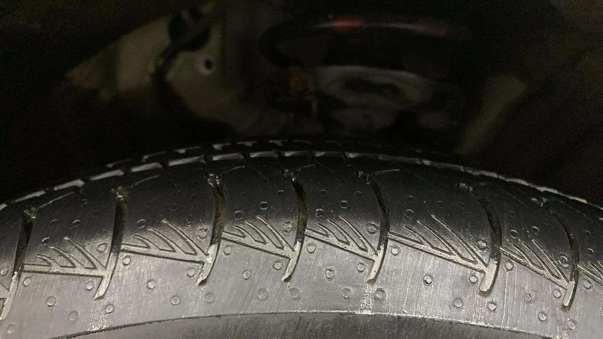 RHS-Front-Tyre-Tread-18