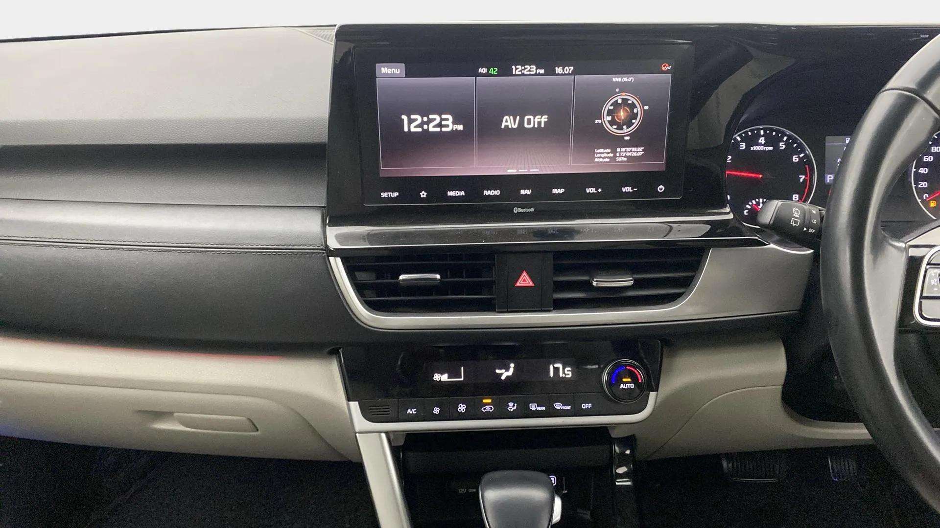 Center-console---infotainment-28