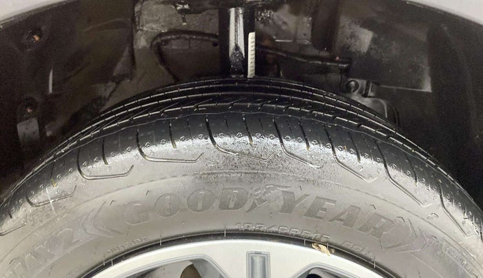 2018 Tata NEXON XM PETROL, Petrol, Manual, 53,112 km, Right Front Tyre Tread
