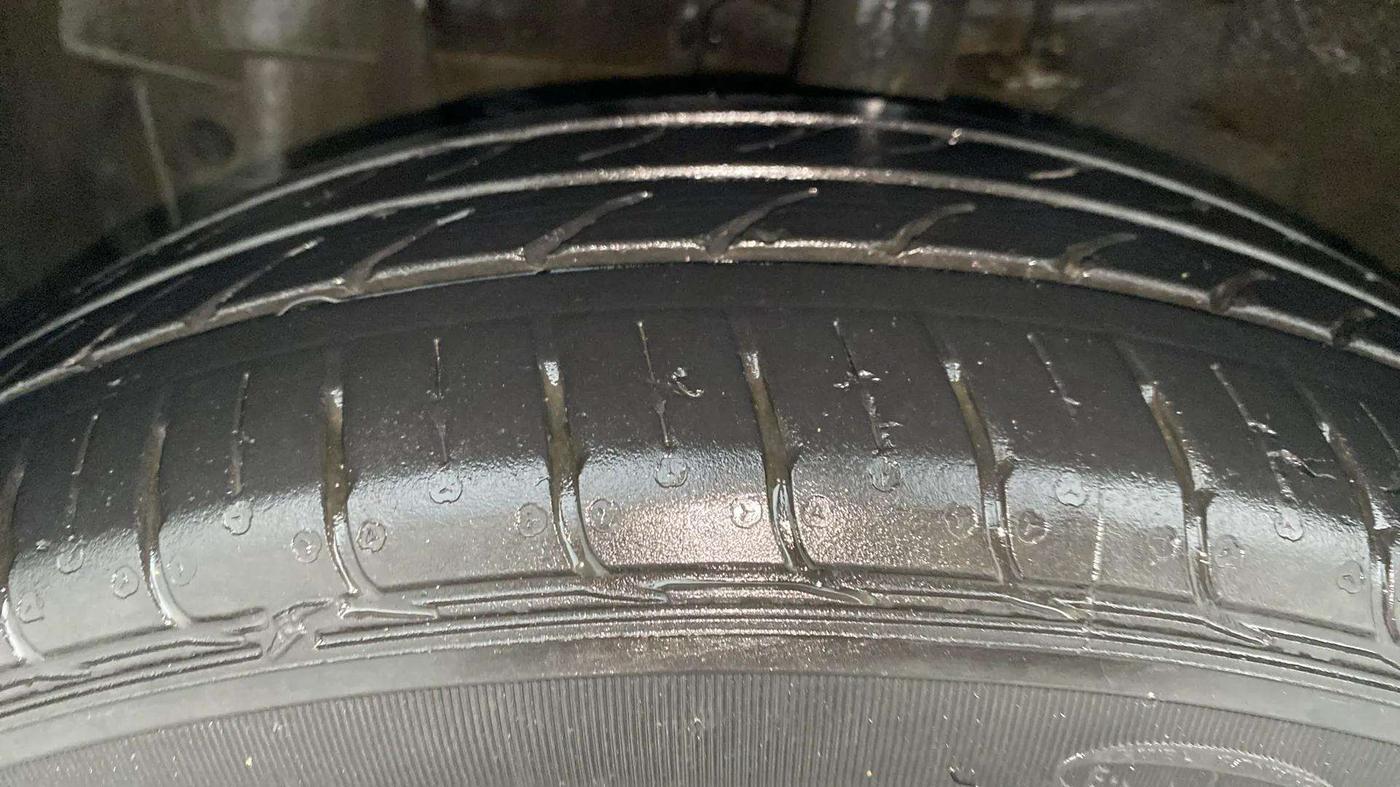 2014 Nissan Micra XV CVT, Petrol, Automatic, 34,494 km, Left Front Tyre Tread