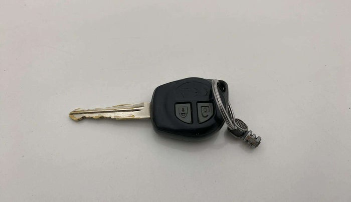 2021 Maruti Vitara Brezza LXI, Petrol, Manual, 1,03,097 km, Key Close Up
