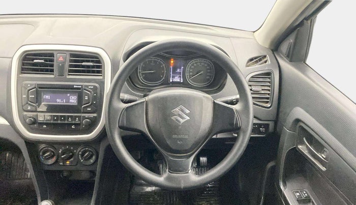 2021 Maruti Vitara Brezza LXI, Petrol, Manual, 1,03,097 km, Steering Wheel Close Up