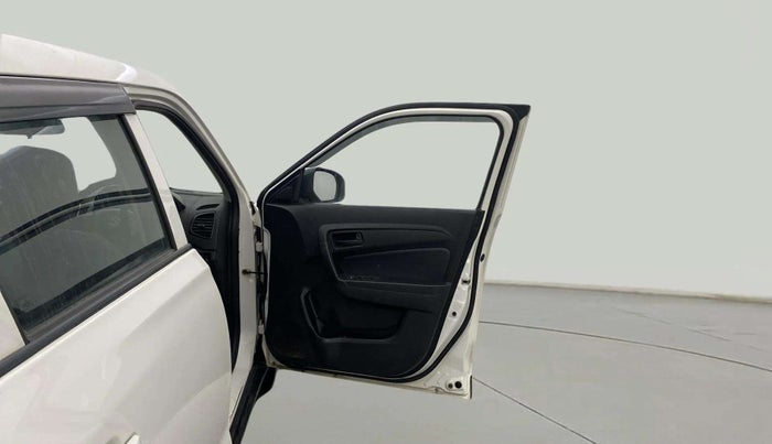 2021 Maruti Vitara Brezza LXI, Petrol, Manual, 1,03,097 km, RHS Front Door