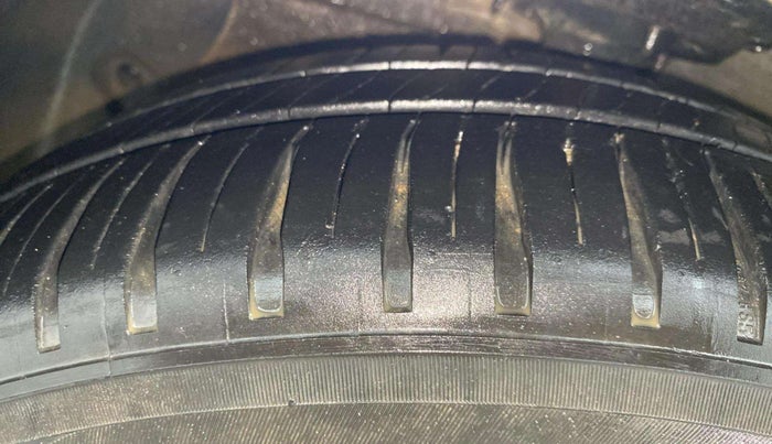 2014 Hyundai Xcent SX 1.2 (O), Petrol, Manual, 66,187 km, Left Front Tyre Tread