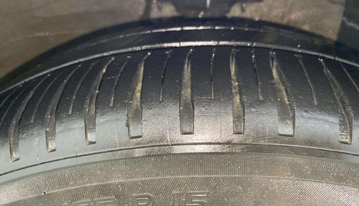 2014 Hyundai Xcent SX 1.2 (O), Petrol, Manual, 66,187 km, Right Front Tyre Tread