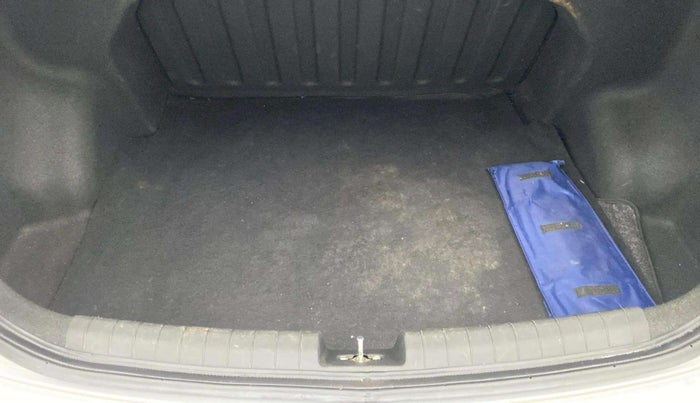 2014 Hyundai Xcent SX 1.2 (O), Petrol, Manual, 66,187 km, Boot Inside
