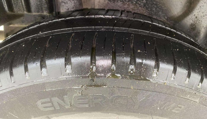 2013 Maruti Swift Dzire VXI, Petrol, Manual, 1,02,229 km, Right Rear Tyre Tread