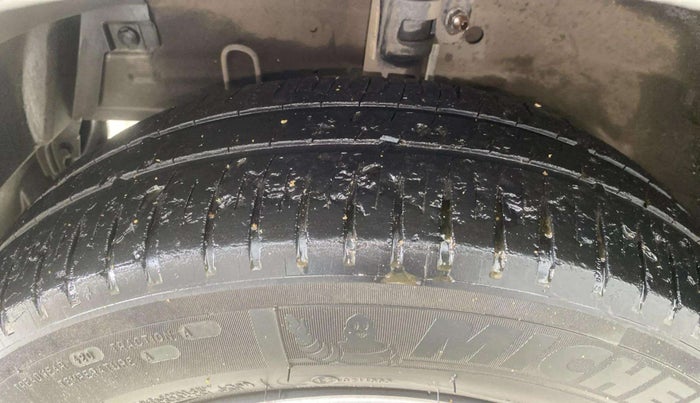 2013 Maruti Swift Dzire VXI, Petrol, Manual, 1,02,229 km, Left Front Tyre Tread