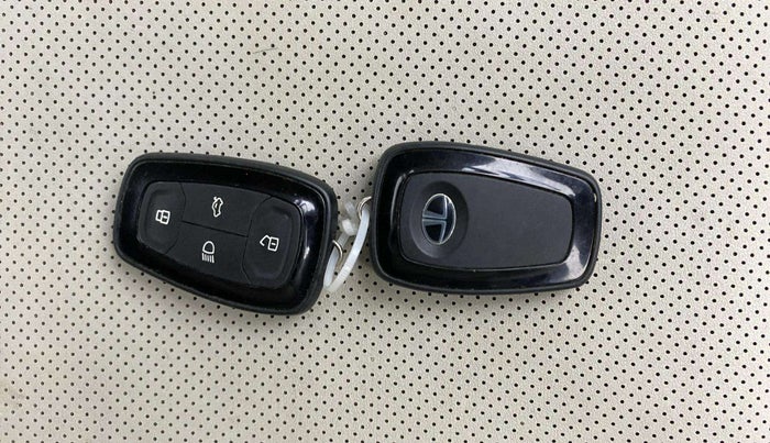 2022 Tata NEXON XZ PLUS (PREMIUM) PETROL DUAL TONE, Petrol, Manual, 49,837 km, Key Close Up