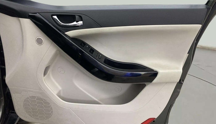 2022 Tata NEXON XZ PLUS (PREMIUM) PETROL DUAL TONE, Petrol, Manual, 49,837 km, Driver Side Door Panels Control