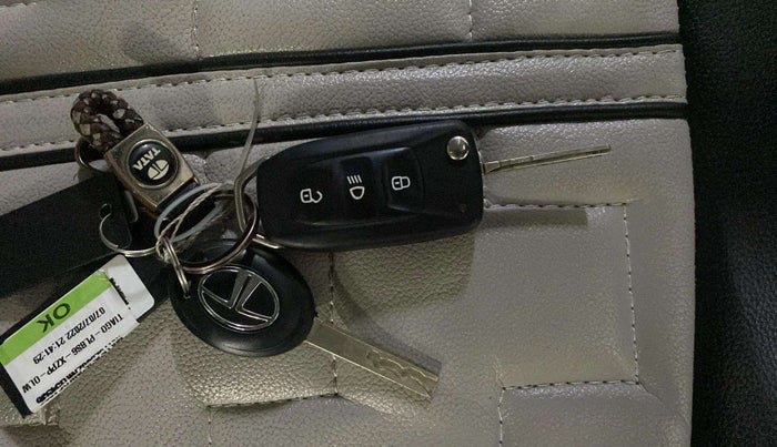 2022 Tata Tiago XZ PLUS PETROL, Petrol, Manual, 8,423 km, Key Close Up