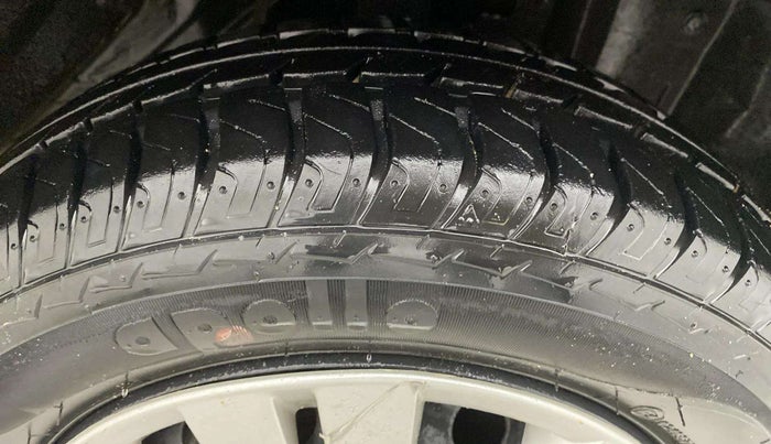 2017 Datsun Go T, Petrol, Manual, 28,153 km, Right Front Tyre Tread