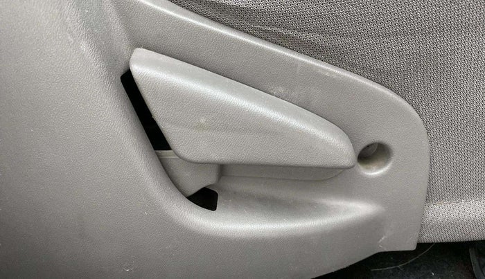2017 Datsun Go T, Petrol, Manual, 28,153 km, Driver Side Adjustment Panel