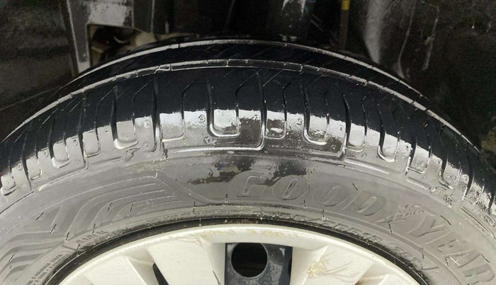 2017 Datsun Go T, Petrol, Manual, 28,153 km, Left Front Tyre Tread