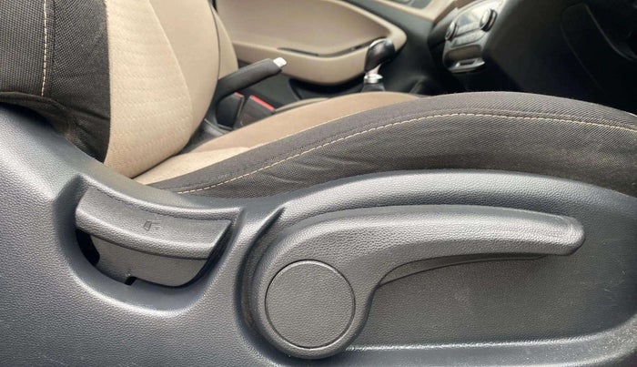 2017 Hyundai Elite i20 ASTA 1.2 (O), Petrol, Manual, 33,144 km, Driver Side Adjustment Panel