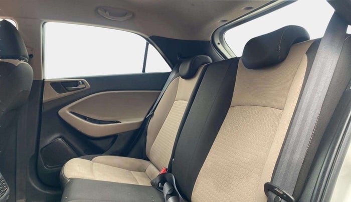 2017 Hyundai Elite i20 ASTA 1.2 (O), Petrol, Manual, 33,144 km, Right Side Rear Door Cabin