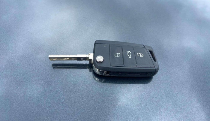 2022 Volkswagen VIRTUS GT PLUS TSI 1.5 EVO DSG, Petrol, Automatic, 45,459 km, Key Close Up