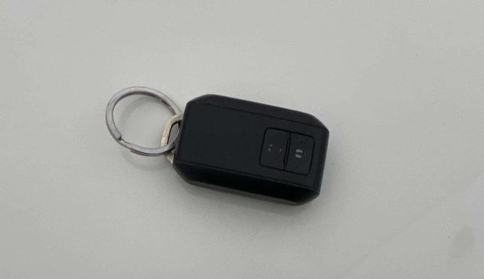 2021 Maruti Baleno ZETA PETROL 1.2, Petrol, Manual, 92,543 km, Key Close Up