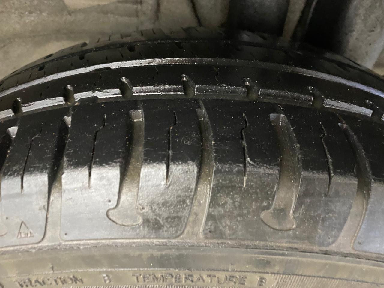 2015 Hyundai Elite i20 MAGNA 1.2, Petrol, Manual, 90,649 km, Left Front Tyre Tread