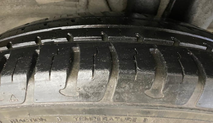2015 Hyundai Elite i20 MAGNA 1.2, Petrol, Manual, 90,649 km, Left Front Tyre Tread