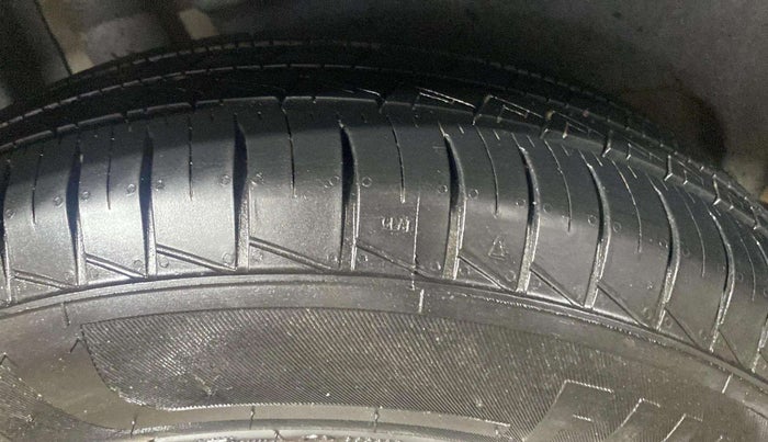 2019 Maruti Dzire VXI AMT, Petrol, Automatic, 72,422 km, Left Front Tyre Tread