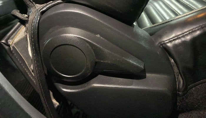 2021 Tata ALTROZ XM PLUS PETROL, Petrol, Manual, 33,056 km, Driver Side Adjustment Panel
