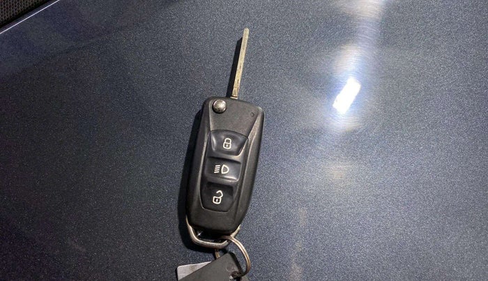 2021 Tata ALTROZ XM PLUS PETROL, Petrol, Manual, 33,056 km, Key Close Up