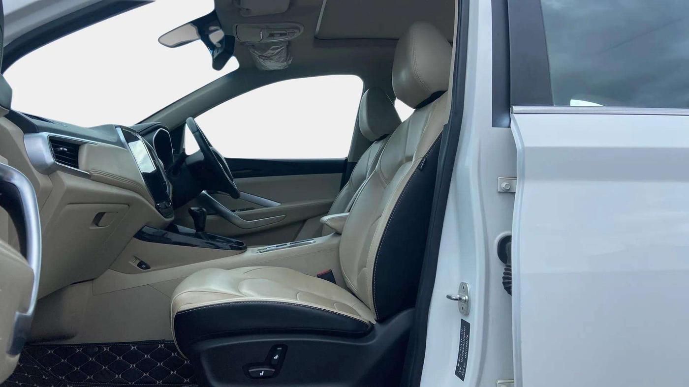 2022 MG HECTOR SHARP 1.5 CVT PETROL DUAL TONE, Petrol, Automatic, 31,172 km, Right Side Front Door Cabin