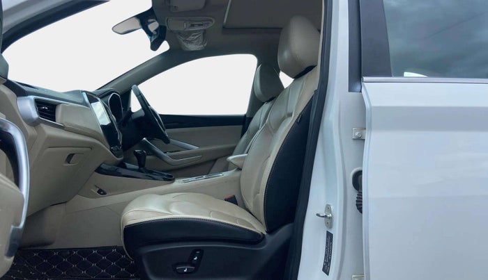 2022 MG HECTOR SHARP 1.5 CVT PETROL DUAL TONE, Petrol, Automatic, 31,172 km, Right Side Front Door Cabin