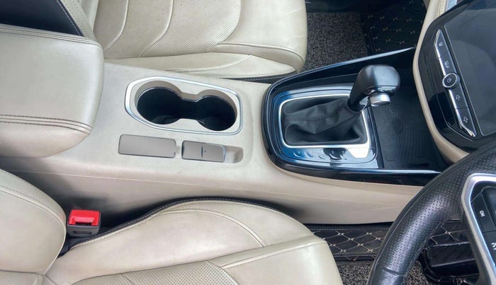 2022 MG HECTOR SHARP 1.5 CVT PETROL DUAL TONE, Petrol, Automatic, 31,172 km, Gear Lever