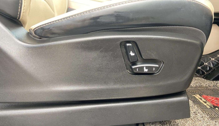 2022 MG HECTOR SHARP 1.5 CVT PETROL DUAL TONE, Petrol, Automatic, 31,172 km, Driver Side Adjustment Panel