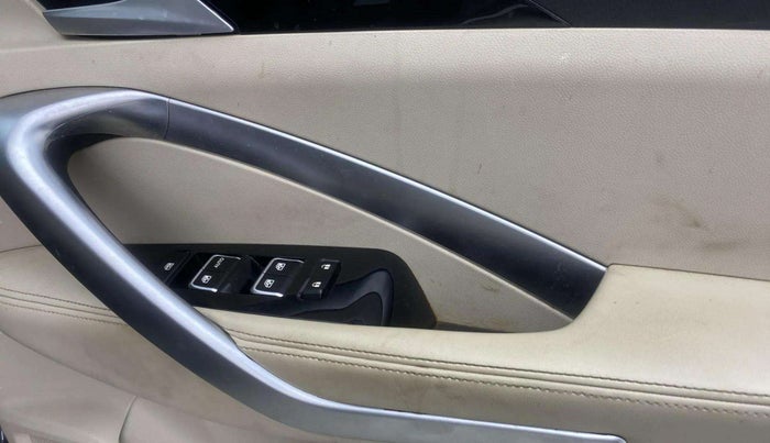 2021 MG HECTOR SHARP 1.5 PETROL CVT, Petrol, Automatic, 48,869 km, Driver Side Door Panels Control