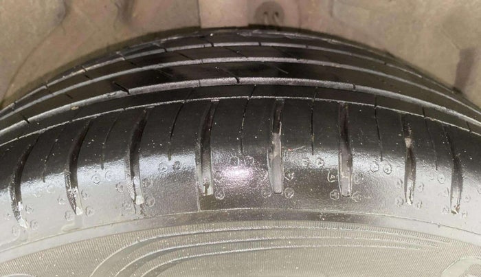 2021 MG HECTOR SHARP 1.5 PETROL CVT, Petrol, Automatic, 48,869 km, Right Front Tyre Tread