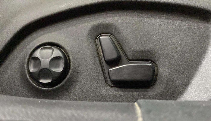 2020 Jeep Compass LIMITED PLUS PETROL AT, Petrol, Automatic, 65,674 km, Driver Side Adjustment Panel