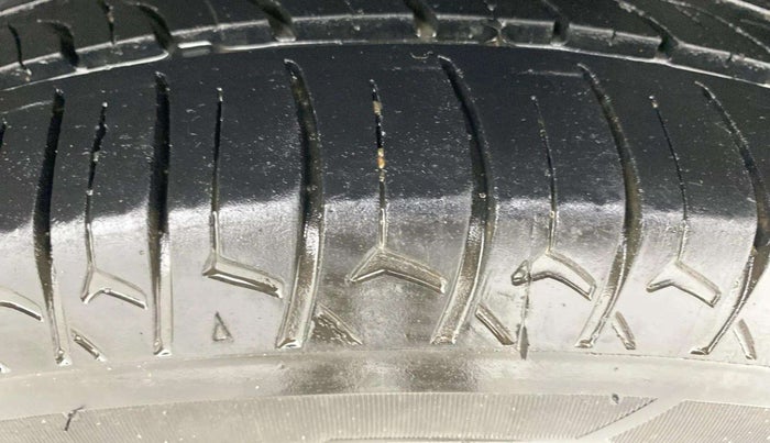 2016 Maruti Swift VDI, Diesel, Manual, 1,20,456 km, Left Rear Tyre Tread