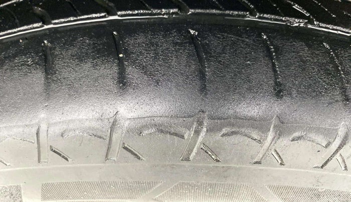 2016 Maruti Swift VDI, Diesel, Manual, 1,20,456 km, Left Front Tyre Tread