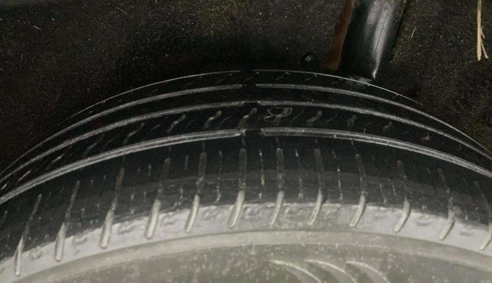 2018 Maruti Vitara Brezza ZDI AMT, Diesel, Automatic, 75,987 km, Left Rear Tyre Tread